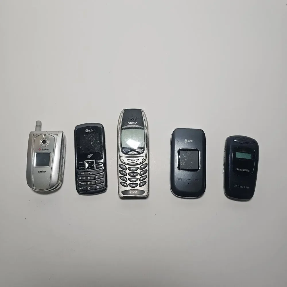 Flip Phone And Vintage Phones. Motorola Nokia Samsung LG Lot Of 5
